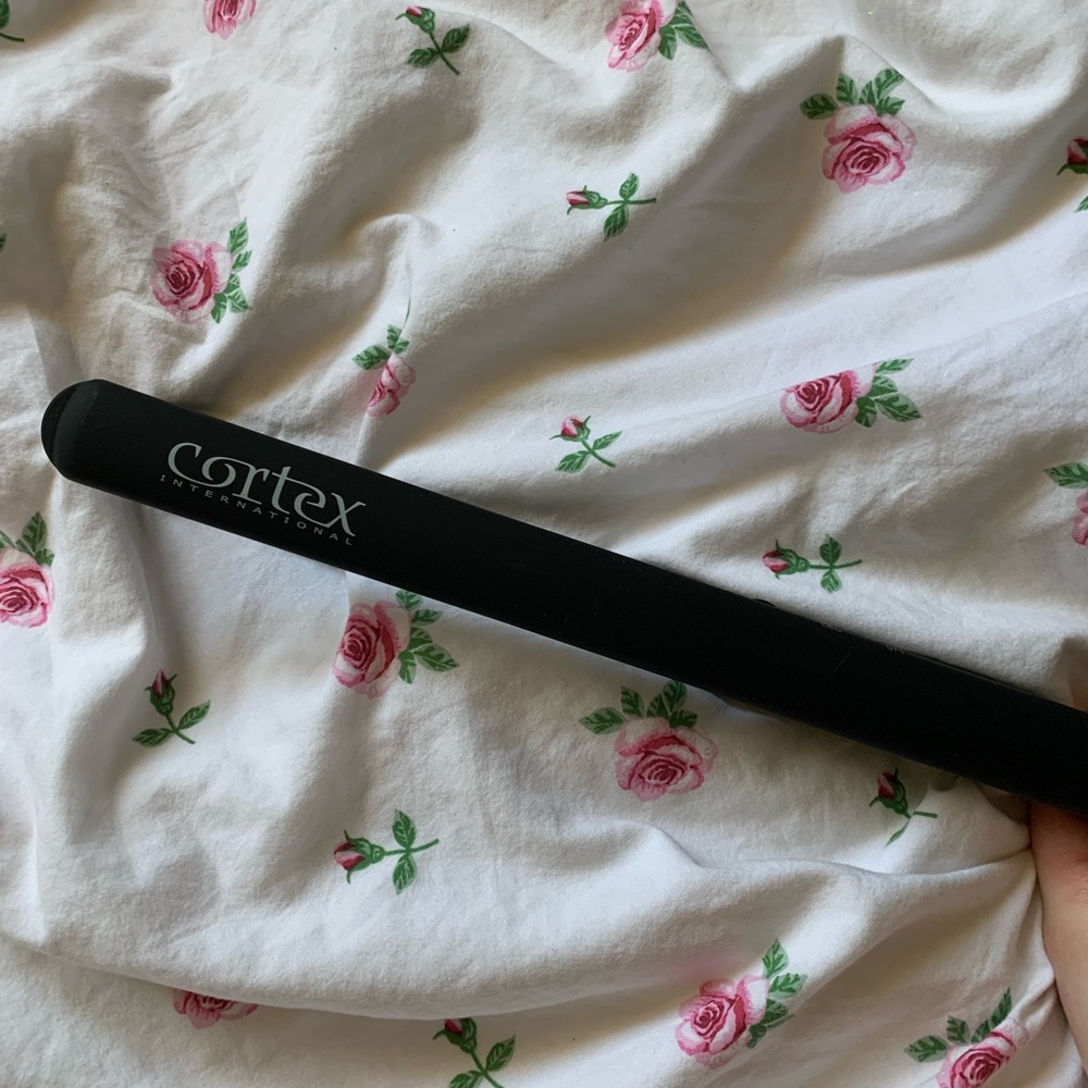 CORTEX ceramic plated thin black hair straightener